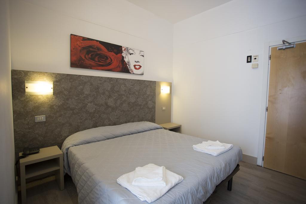 Hotel Tiberius Rimini Kültér fotó